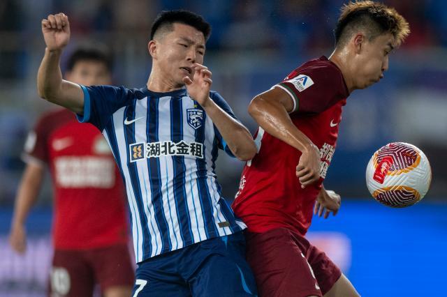 开云APP-【独家】黄龙带走强龙！前国奥队长抵海口跟队浙江